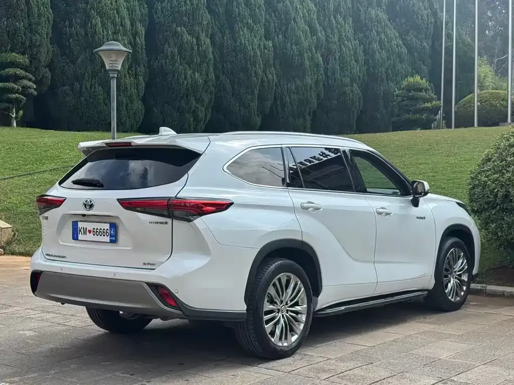 Toyota Highlander — фото 2