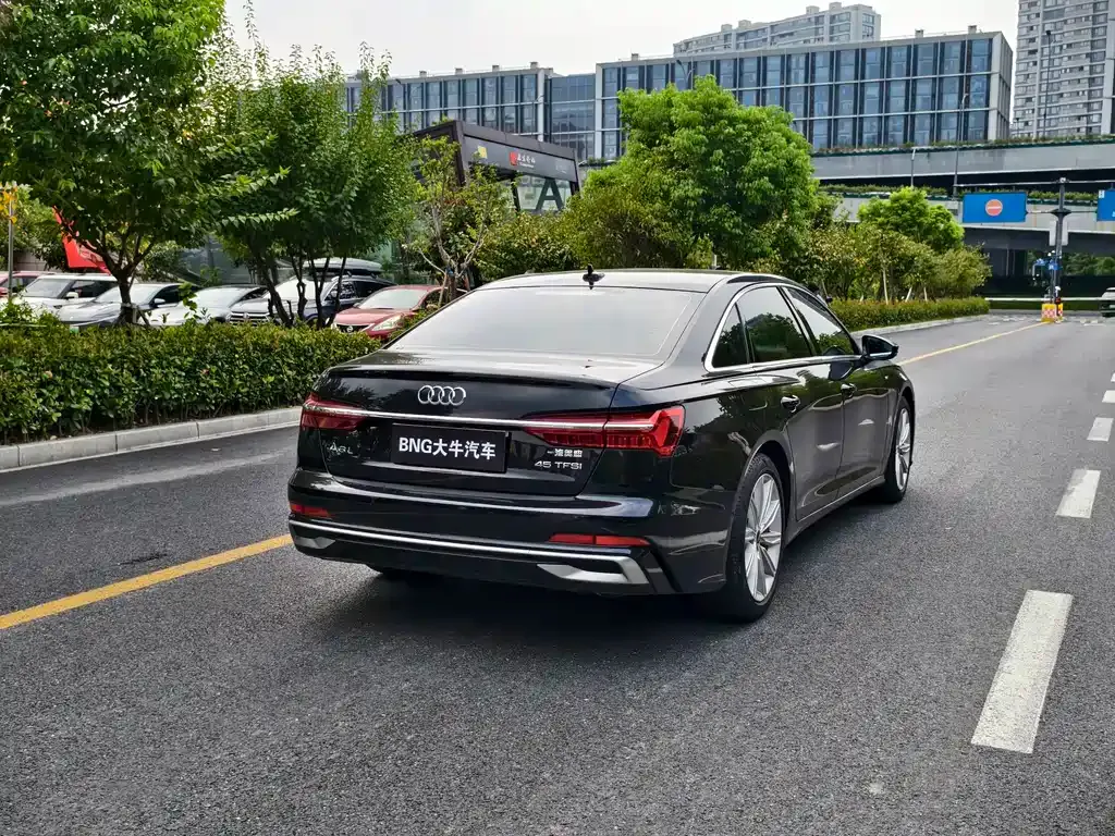 Audi A6L — фото 6