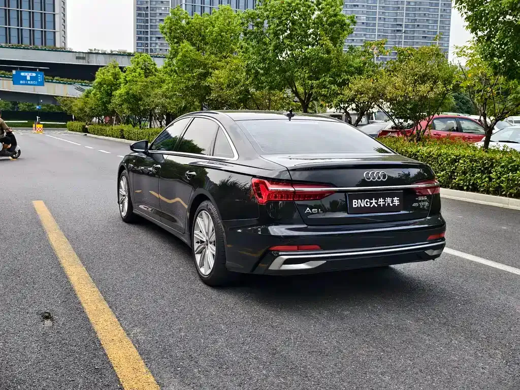 Audi A6L — фото 10