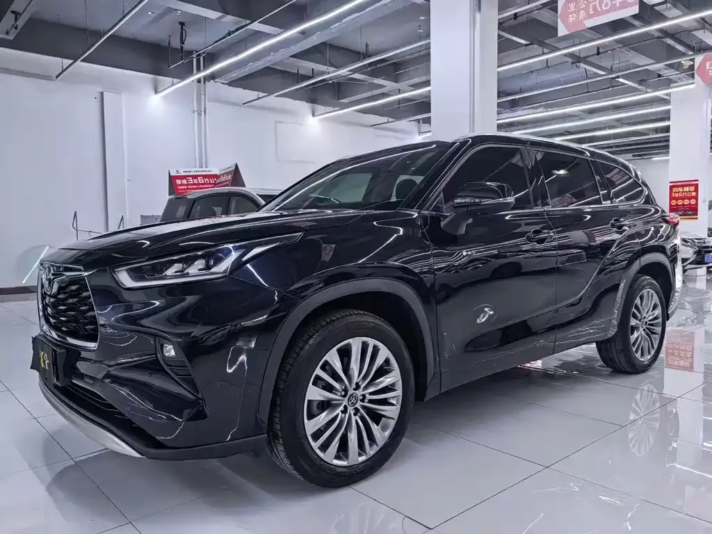 Toyota Highlander — фото 1