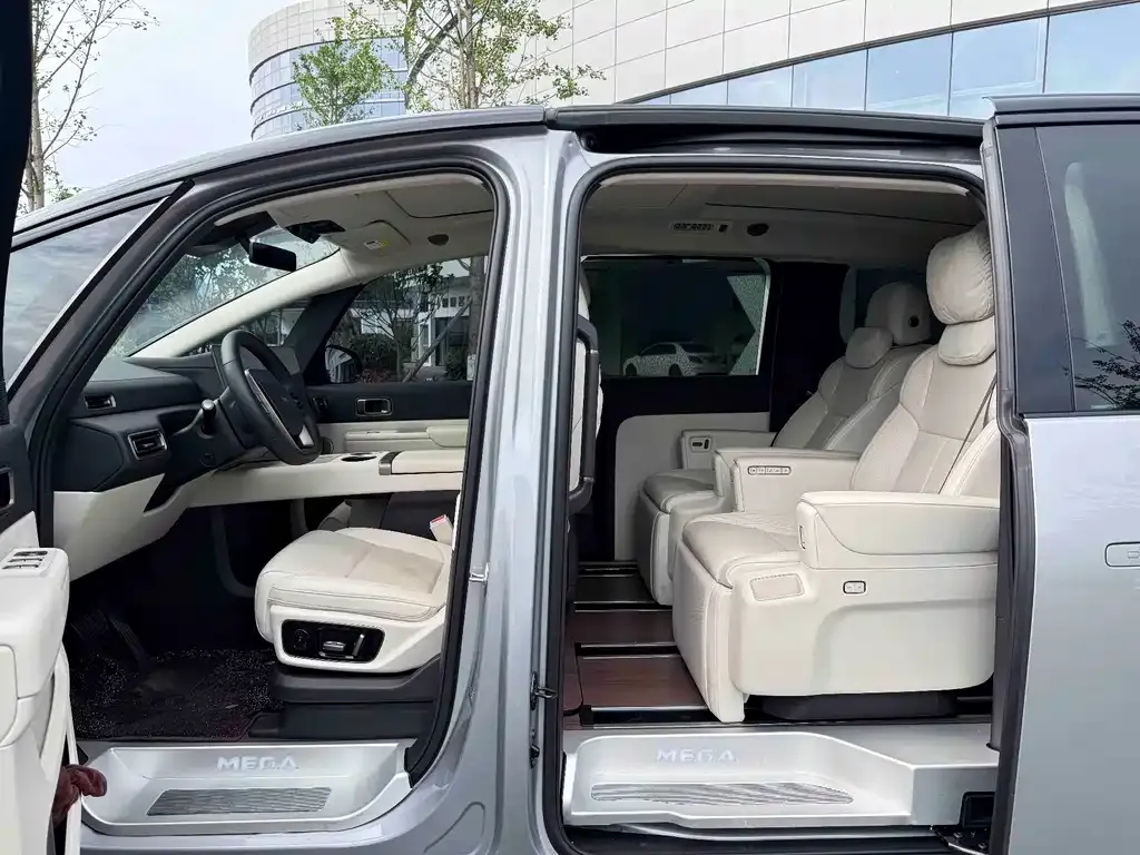 Li Auto MEGA — фото 6