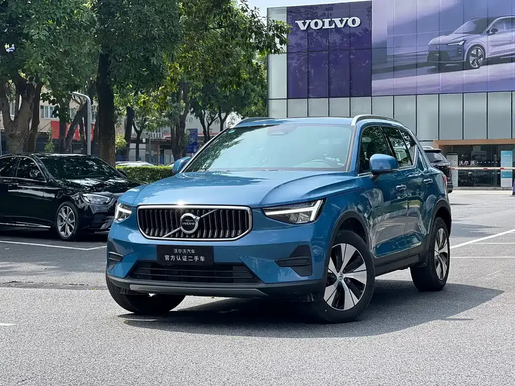 Volvo XC40 — фото 1