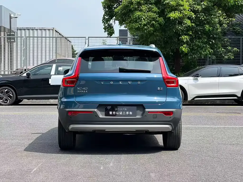 Volvo XC40 — фото 10