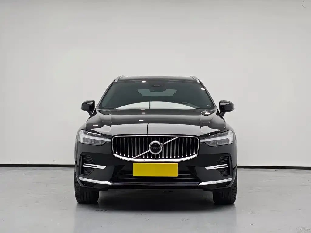 Volvo XC60 — фото 8