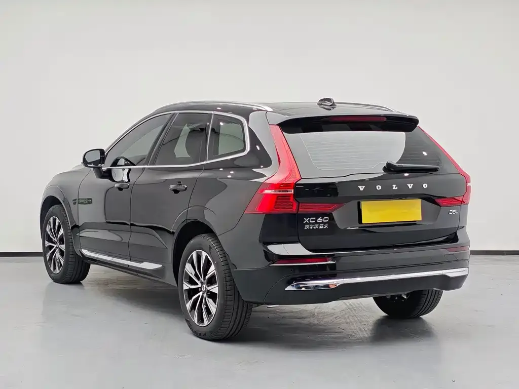 Volvo XC60 — фото 5