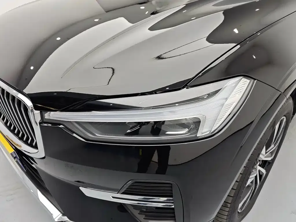 Volvo XC60 — фото 10