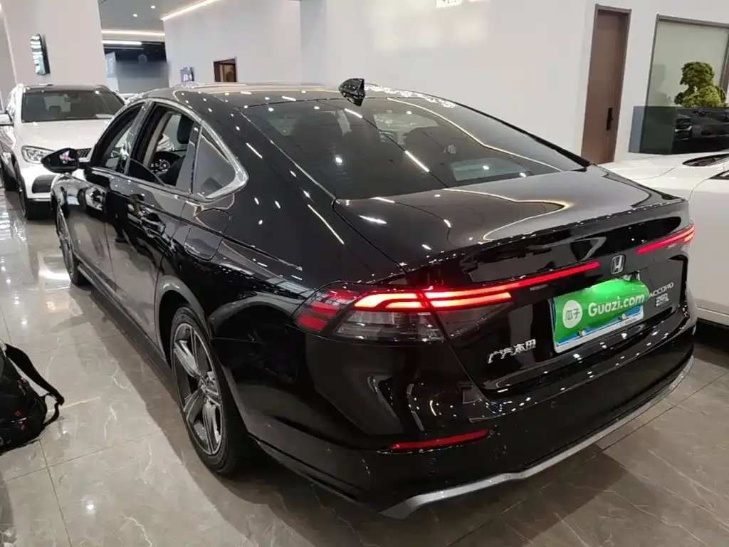 Honda Accord — фото 10