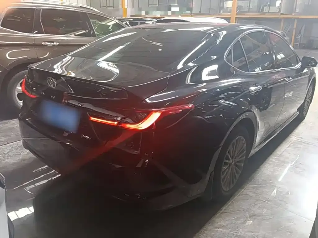 Toyota Camry — фото 6