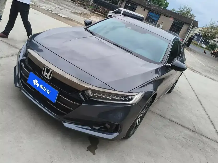 Honda Accord — фото 1