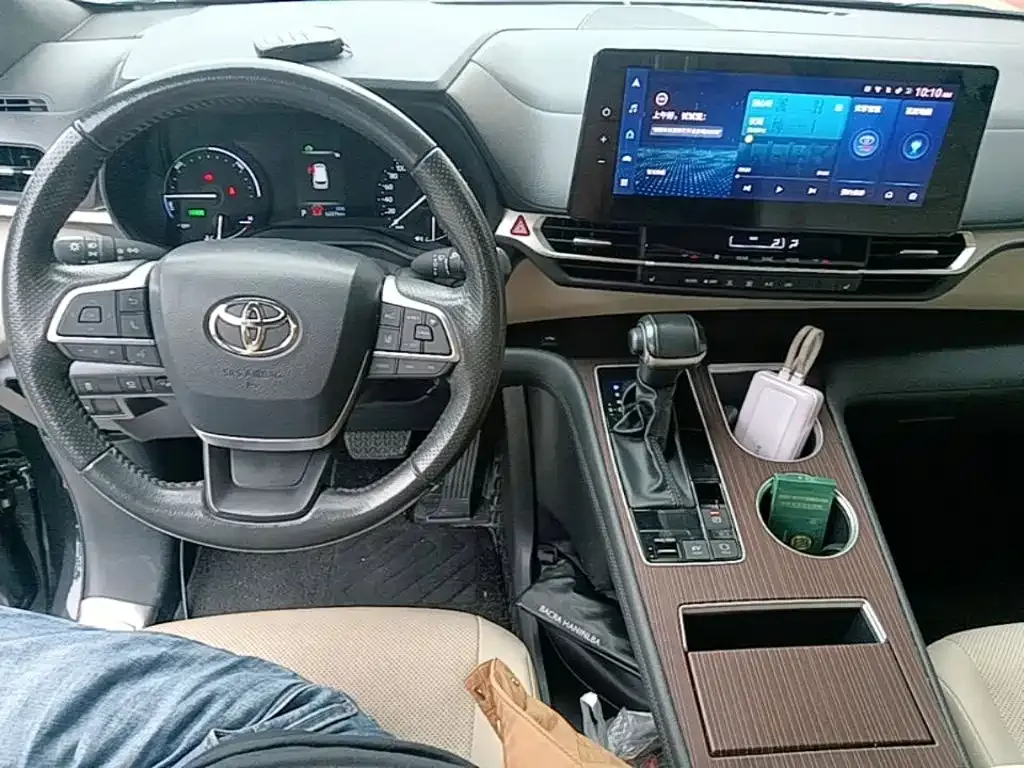 Toyota Granvia — фото 6