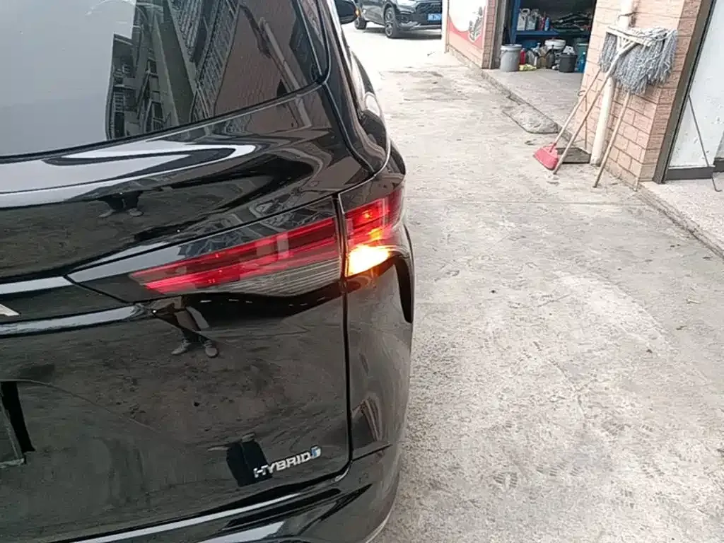 Toyota Granvia — фото 7