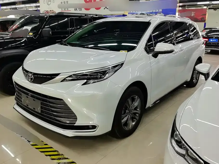Toyota Sienna — фото 1