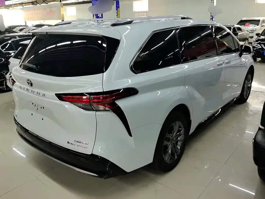 Toyota Sienna — фото 7
