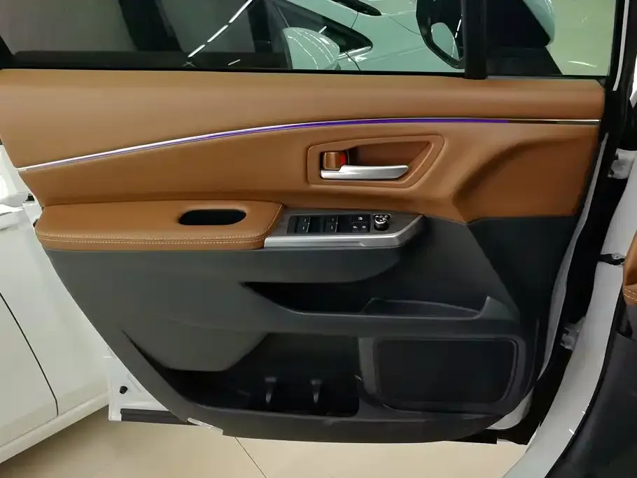 Toyota Sienna — фото 2