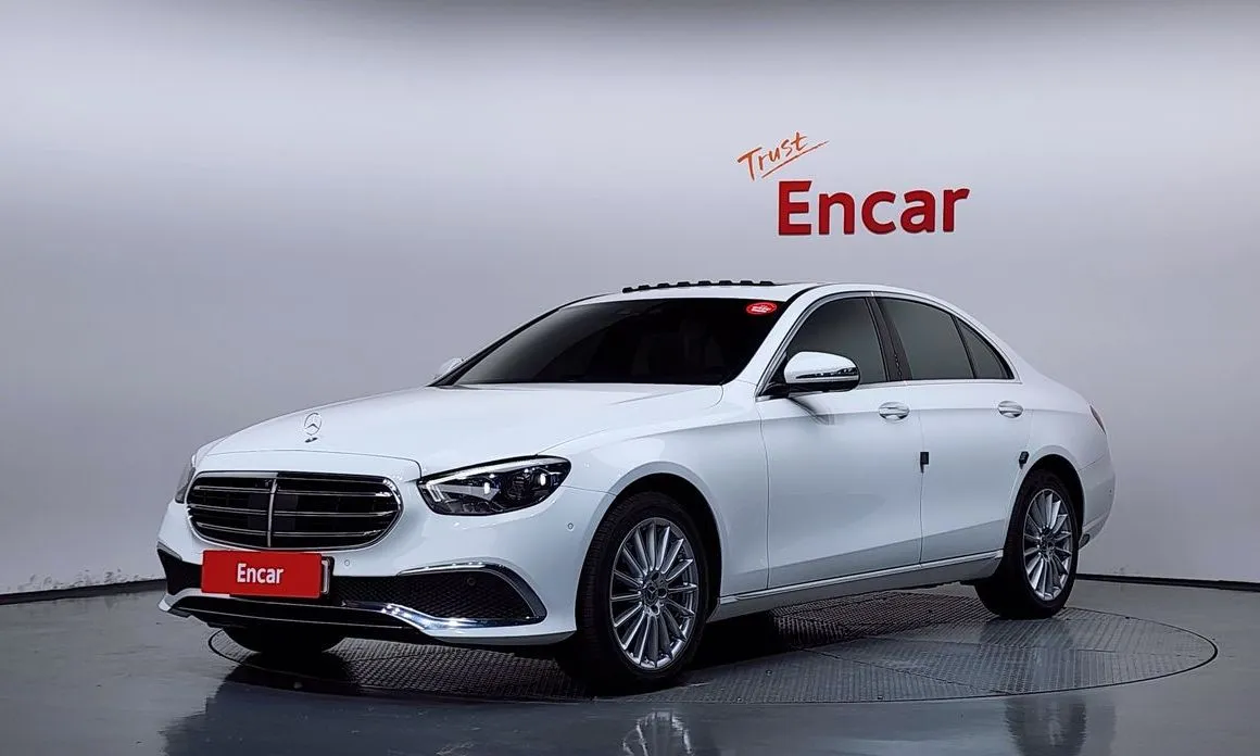 Mercedes-Benz E-Class — фото 1
