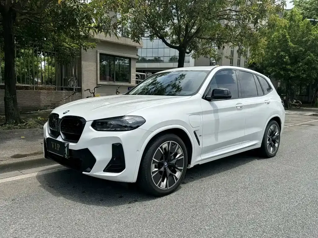 BMW iX3 — фото 1