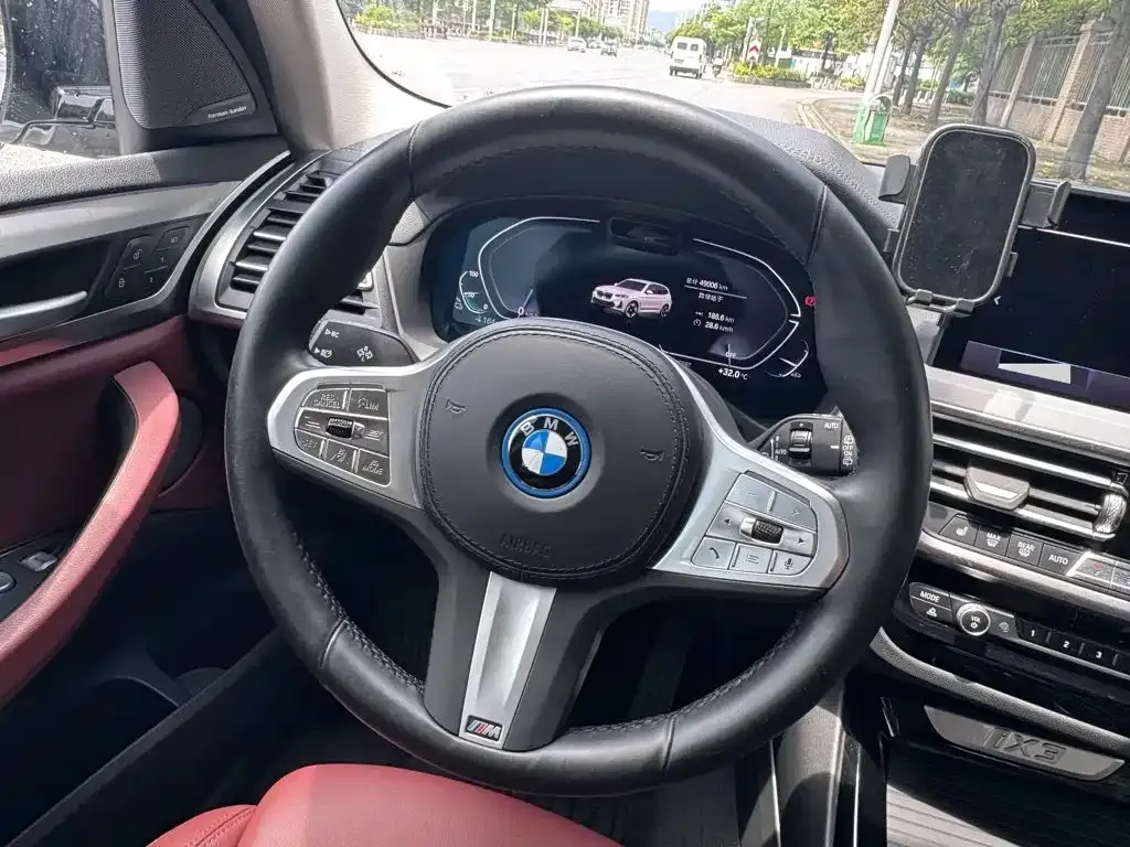 BMW iX3 — фото 4