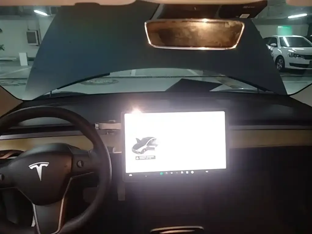Tesla Model 3 — фото 2