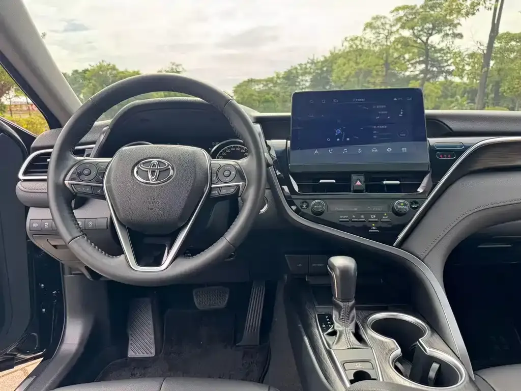 Toyota Camry — фото 3