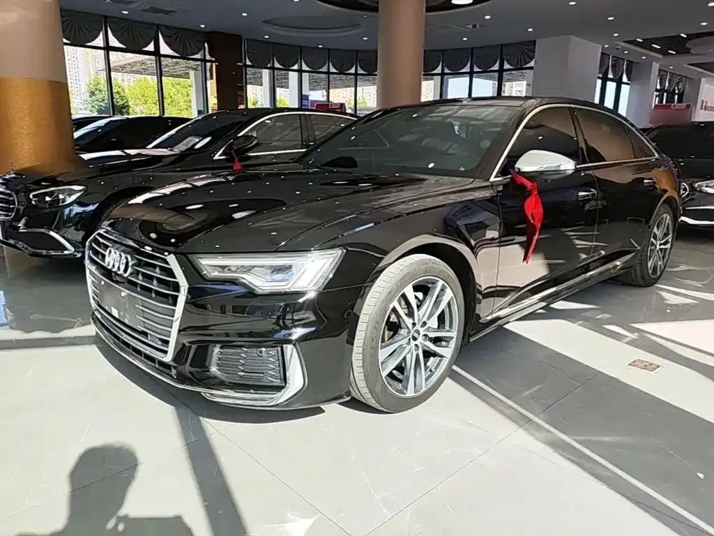 Audi A6L — фото 1