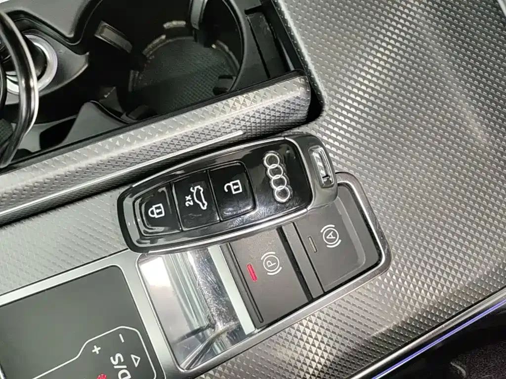 Audi A6L — фото 10