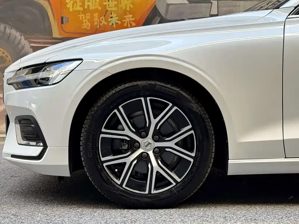 Volvo S60 — фото 4