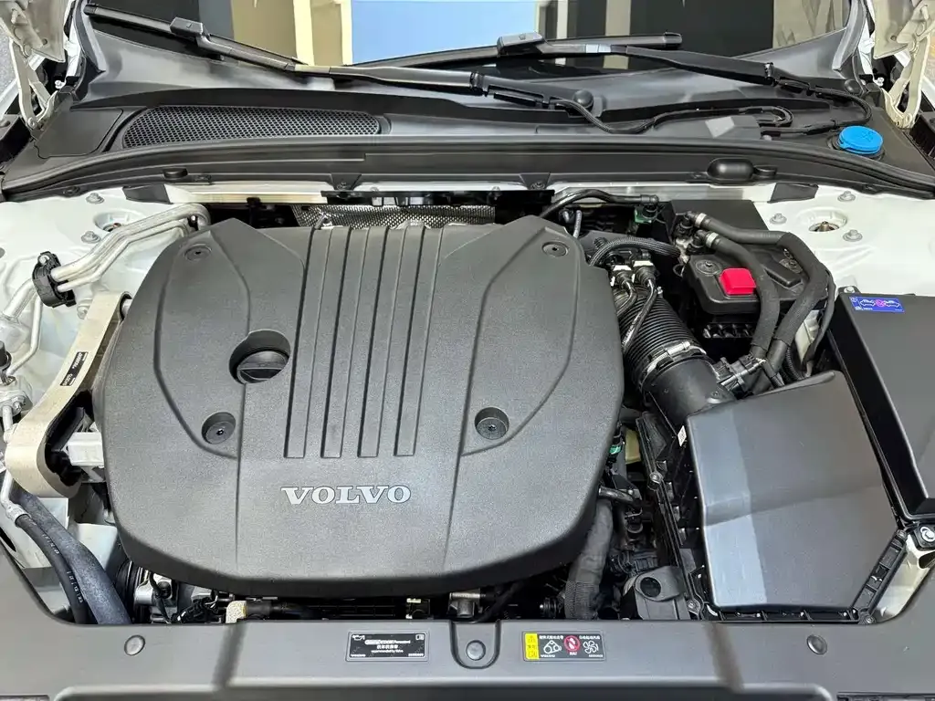 Volvo S60 — фото 10