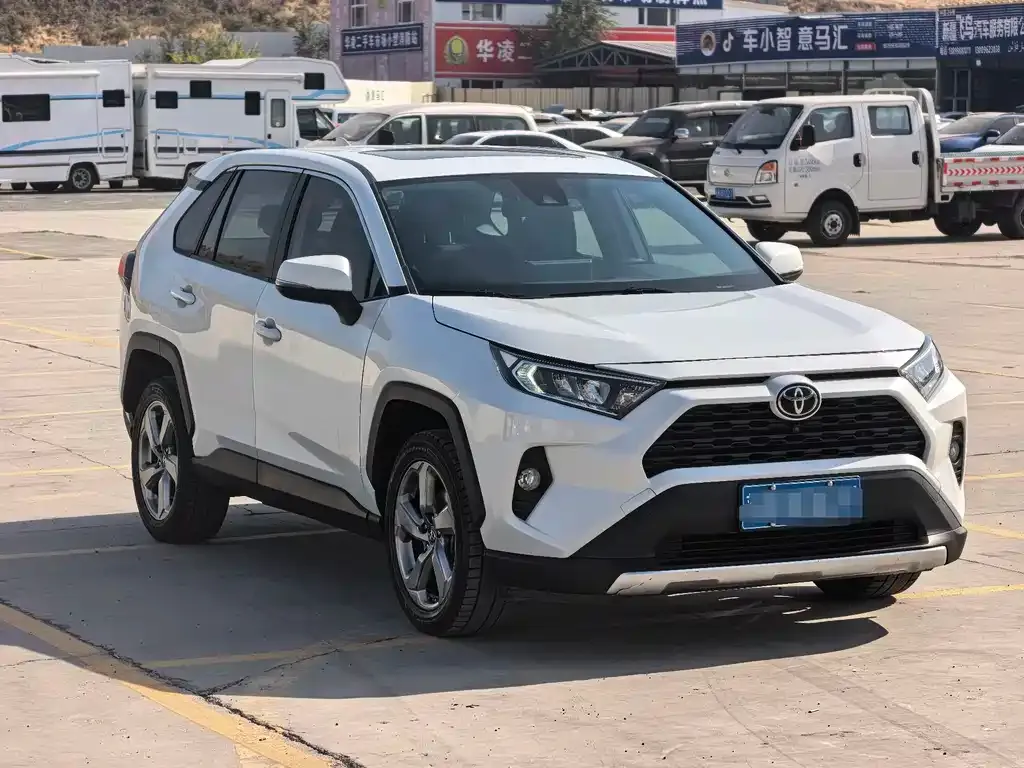 Toyota RAV4 — фото 4