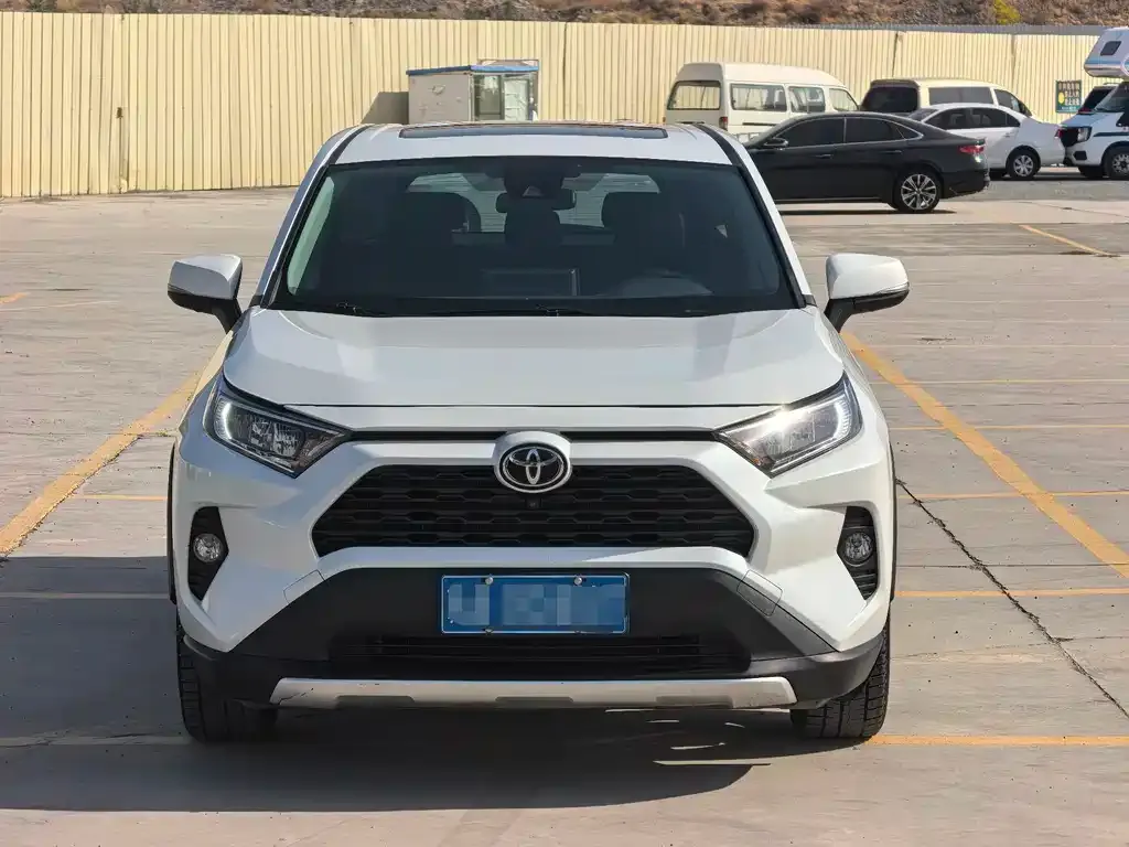 Toyota RAV4 — фото 2