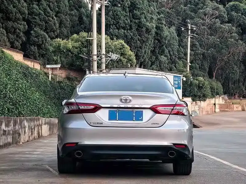 Toyota Camry — фото 9