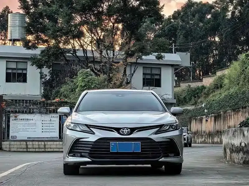 Toyota Camry — фото 10