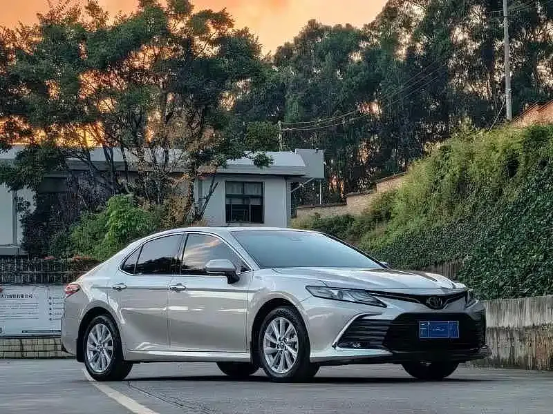 Toyota Camry — фото 6