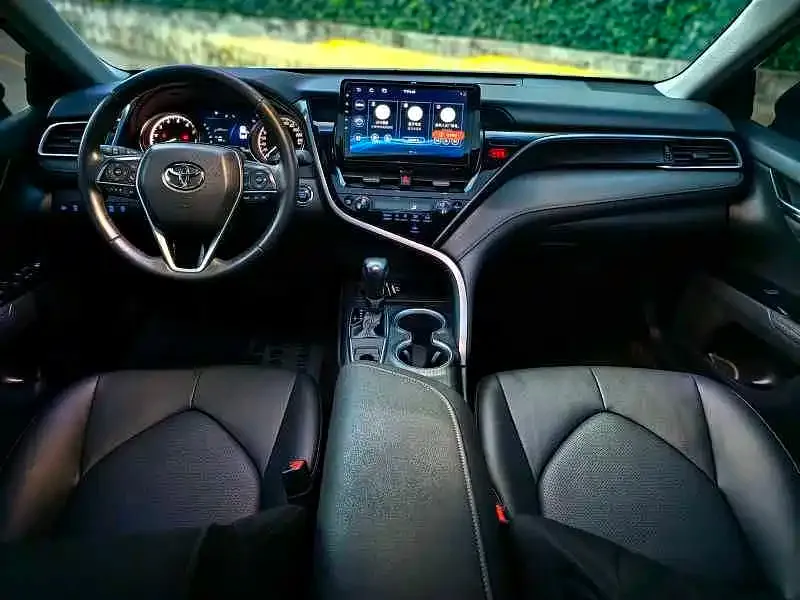 Toyota Camry — фото 8