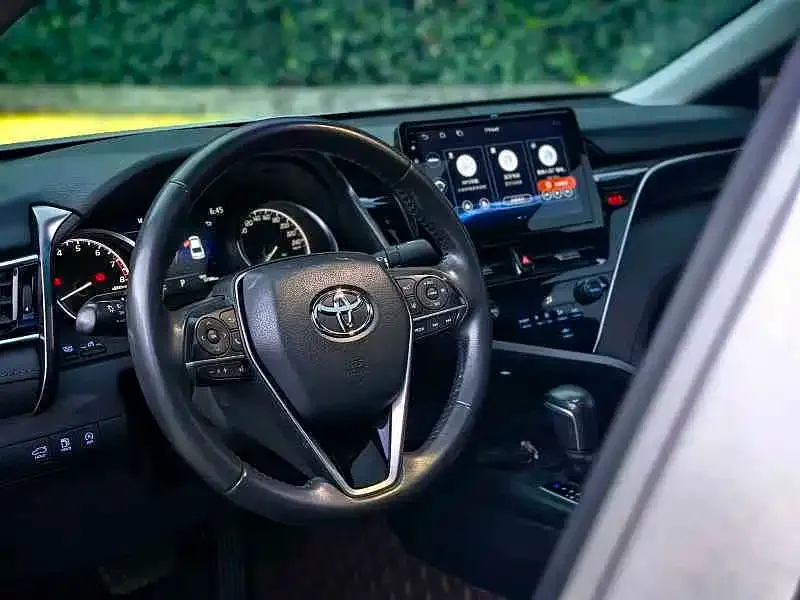 Toyota Camry — фото 4