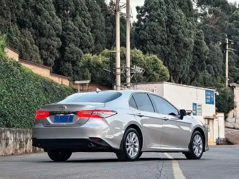 Toyota Camry — фото 7