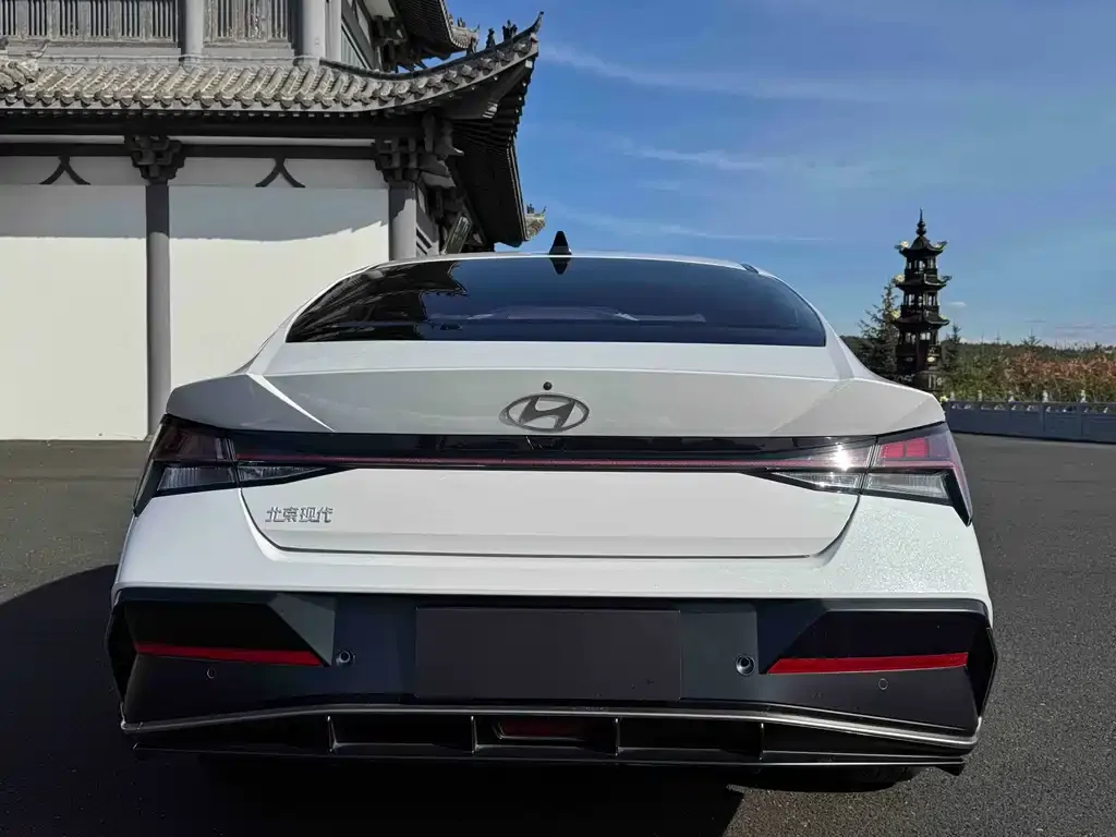 Hyundai Elantra — фото 10