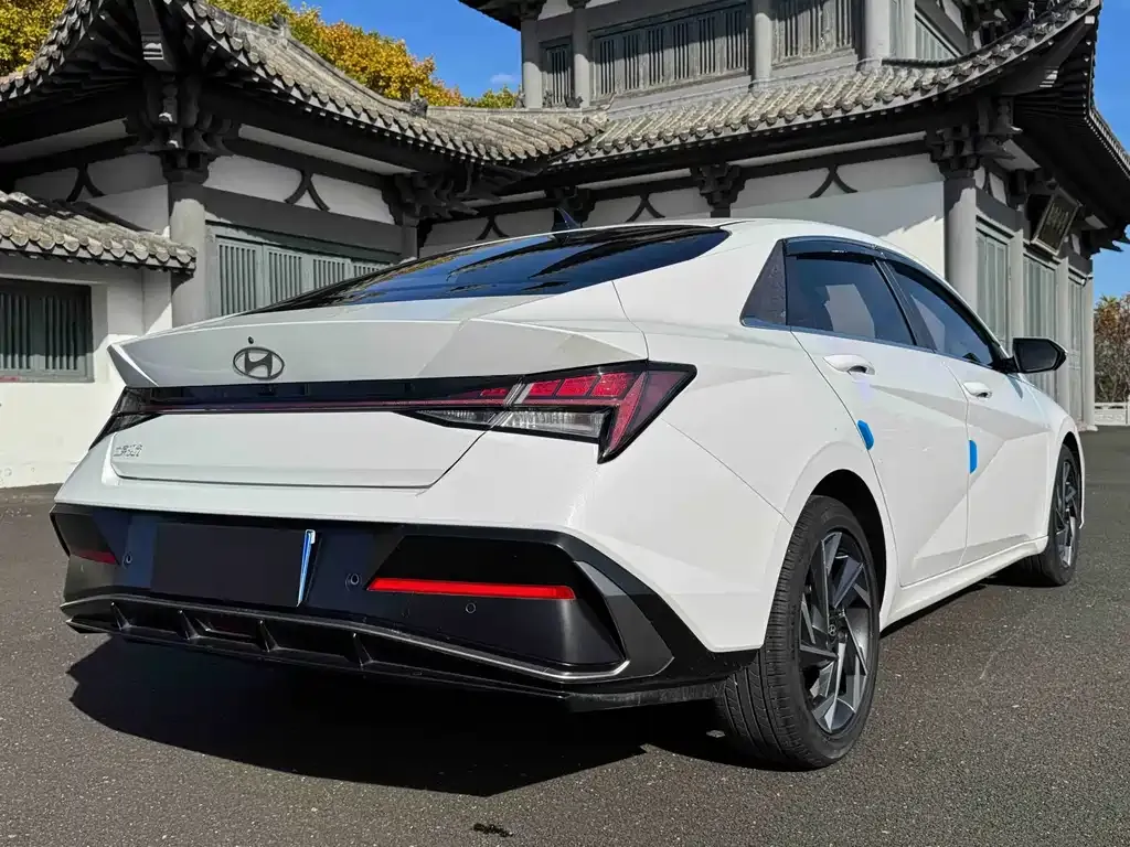 Hyundai Elantra — фото 4