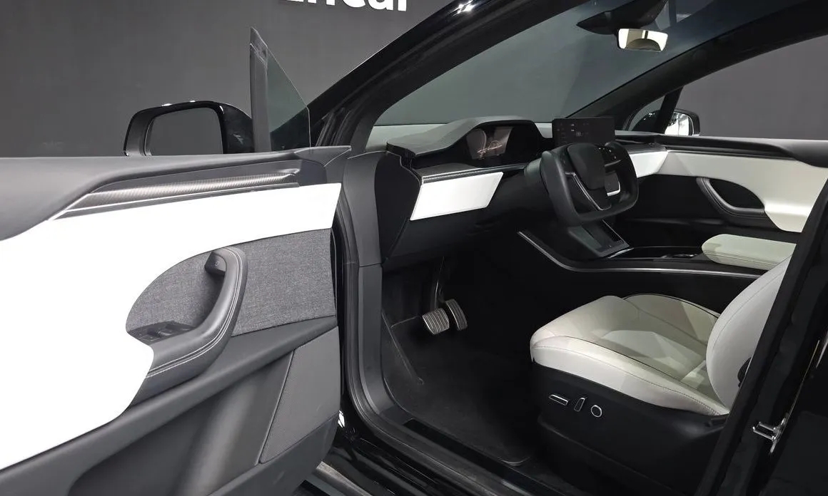 Tesla Model X — фото 8