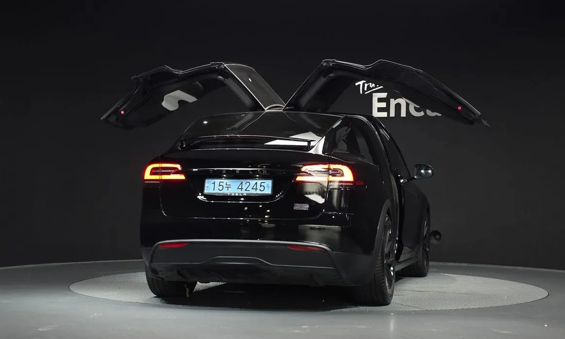 Tesla Model X — фото 3