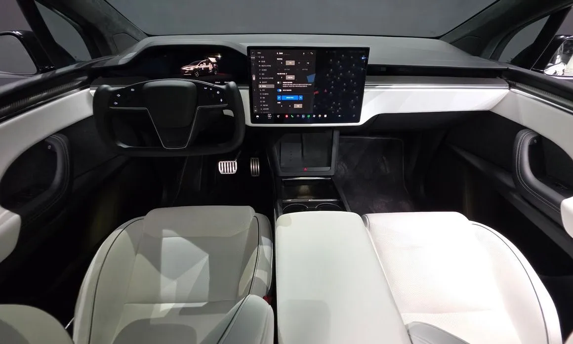 Tesla Model X — фото 9
