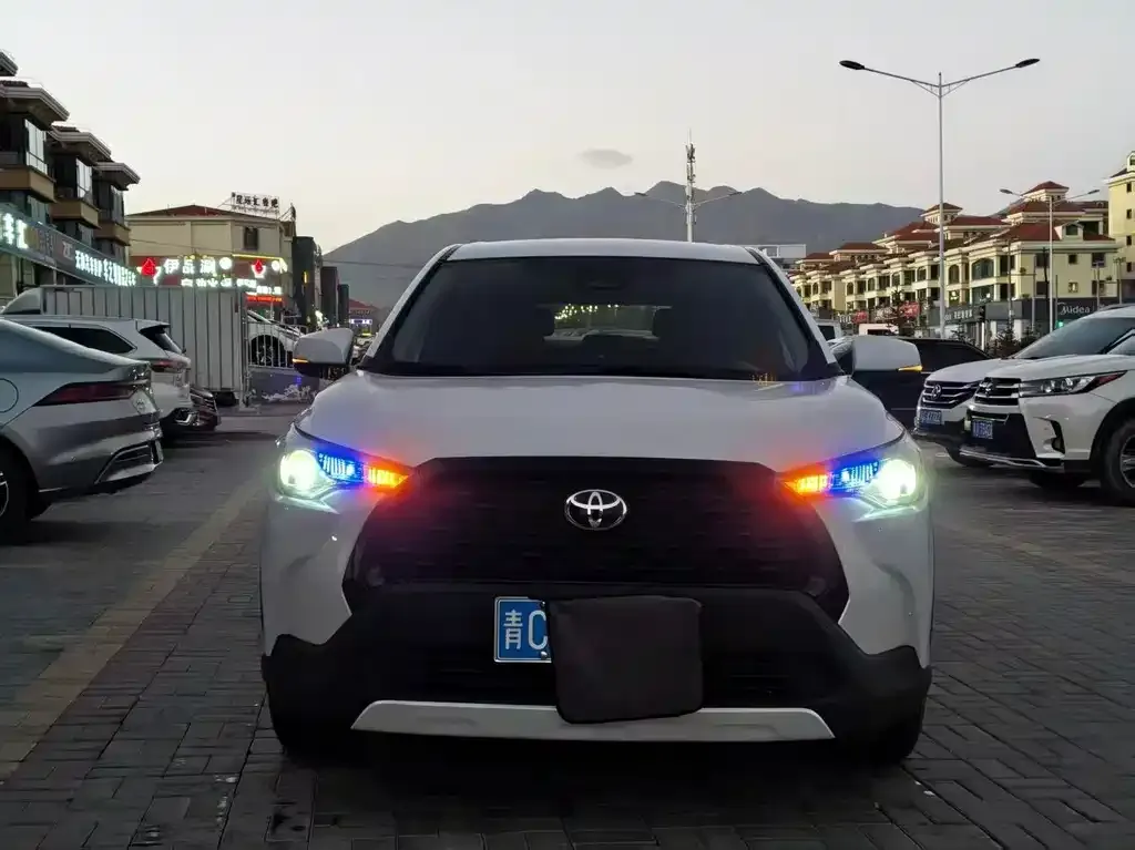 Toyota Corolla Cross — фото 1
