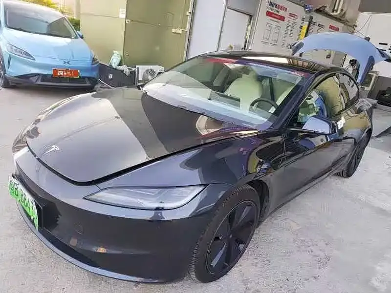 Tesla Model 3 — фото 1