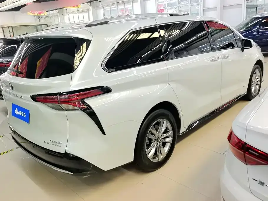 Toyota Sienna — фото 6