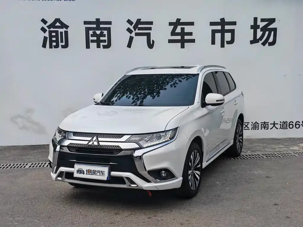 Mitsubishi Outlander — фото 1