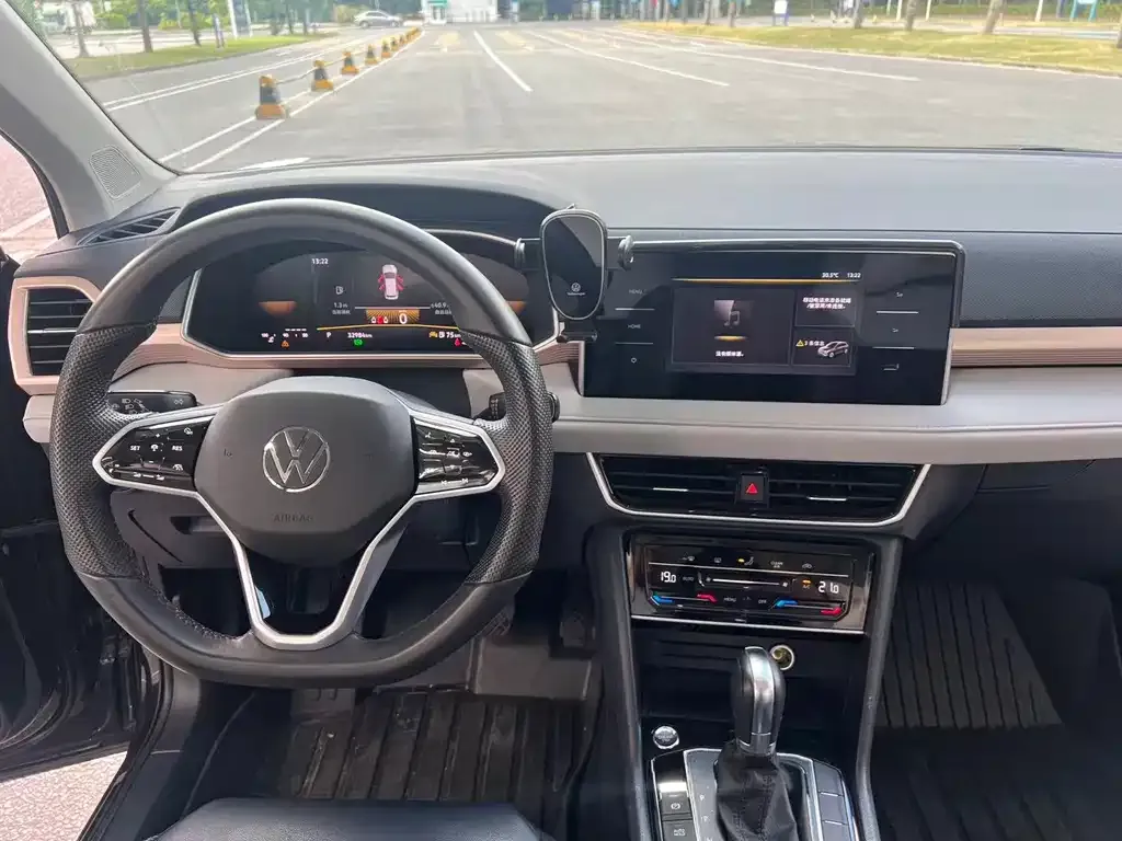 Volkswagen Tharu — фото 2
