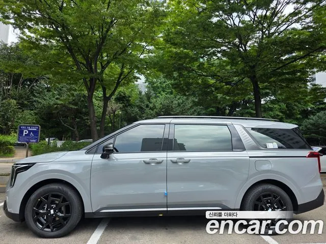 Kia Carnival — фото 10