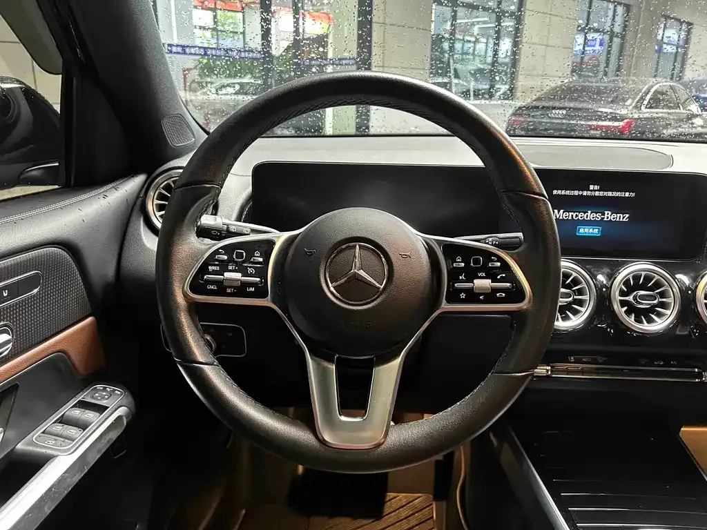 Mercedes-Benz GLB — фото 10