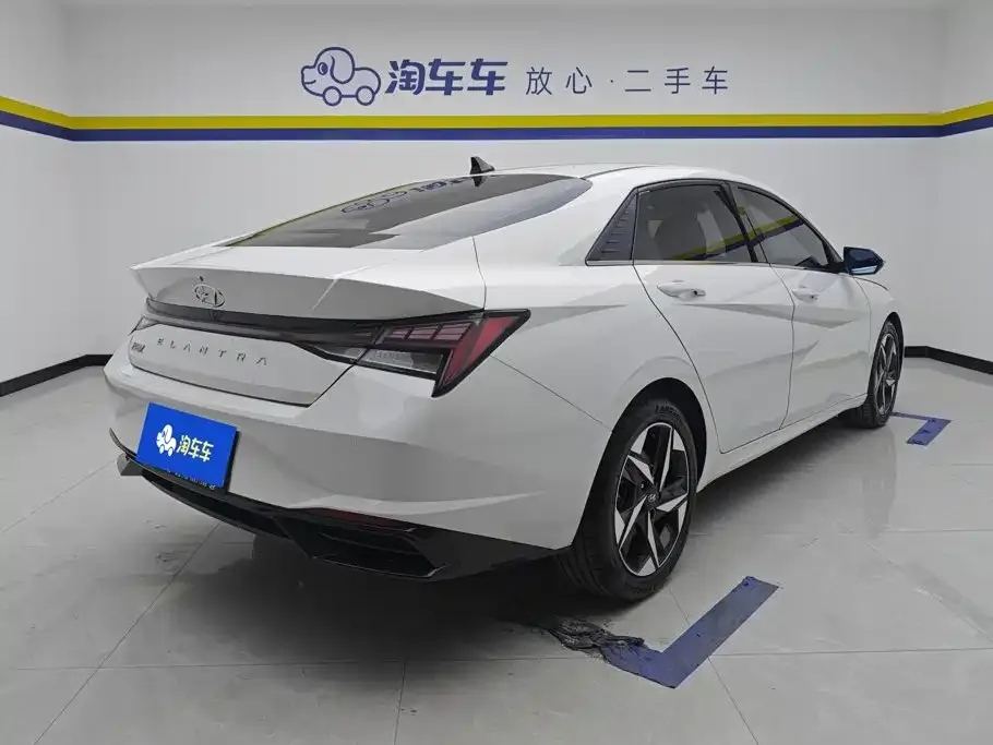 Hyundai Elantra — фото 4