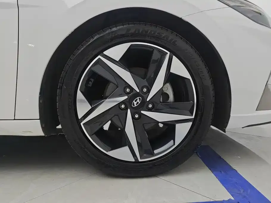Hyundai Elantra — фото 7