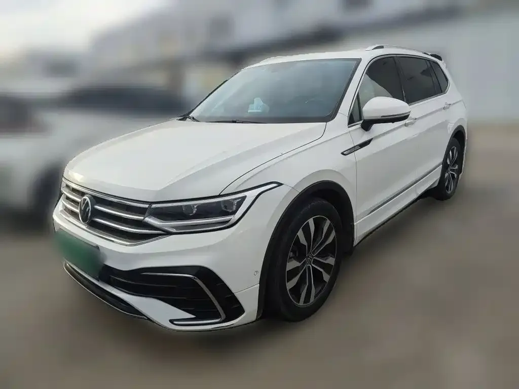 Volkswagen Tiguan L — фото 1